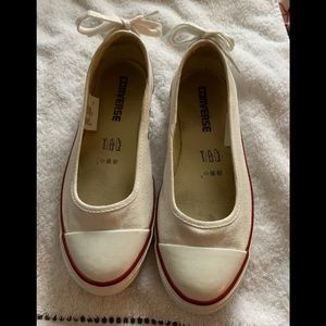 All Star Converse what flat ballerina shoes with lace bow tie in back size 5.5